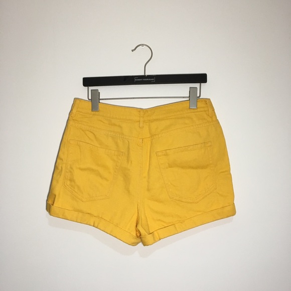 Mustard yellow high waisted shorts - Picture 2 of 3